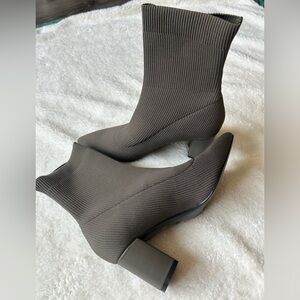 NWT Calvin Klein Mirela Heels